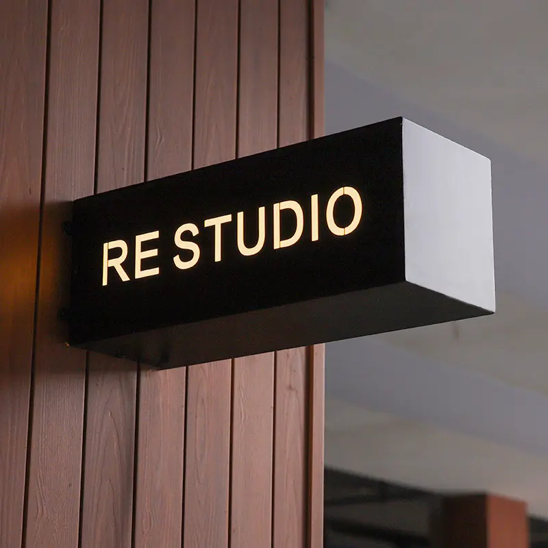 Outdoor box light sign